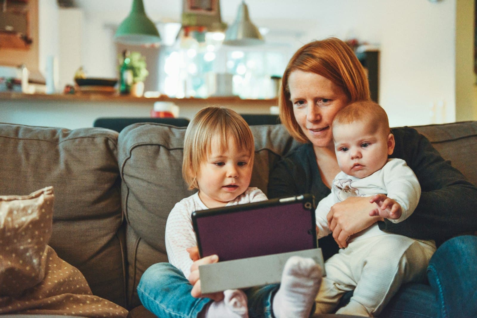 Astrologie et parentalité : comprendre le thème natal de ton enfant